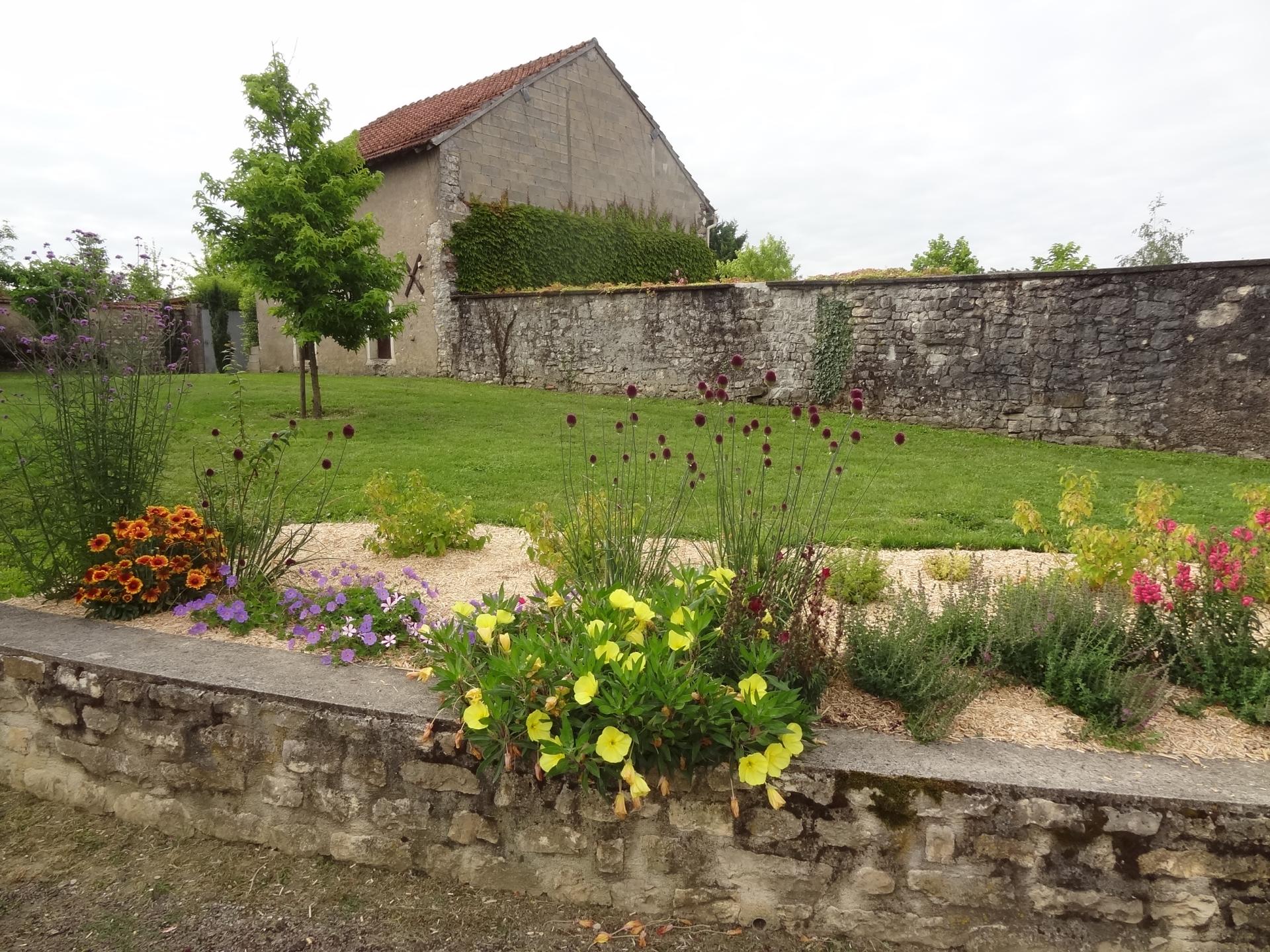 Fleurissement rue Belleneuve